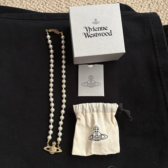 Vivienne Westwood Mini Bas Relief Pearl Choker - Picture 6 of 8